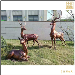 鑄銅彩繪臥著的小鹿 鑄銅彩繪臥著的小鹿