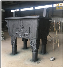 青銅人面方鼎 青銅人面方鼎