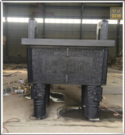 四足青銅方鼎 四足青銅方鼎